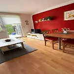 Gemuetliche Doppelhaushaelfte In *