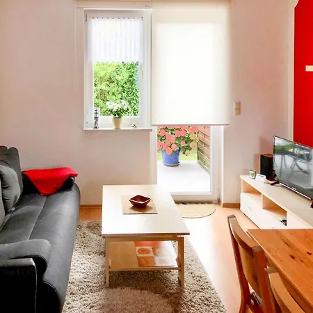 Doppelhaushaelfte, בית נופש לובמין