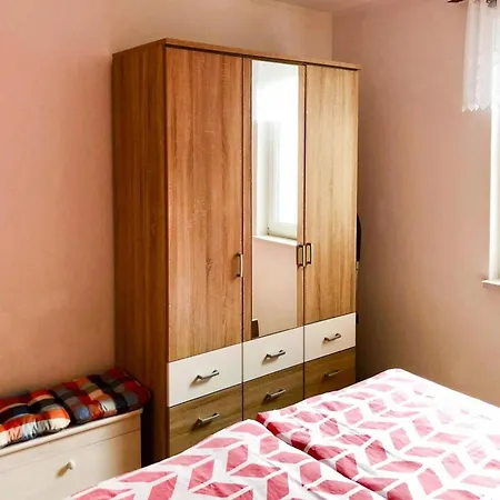 Doppelhaushaelfte, *