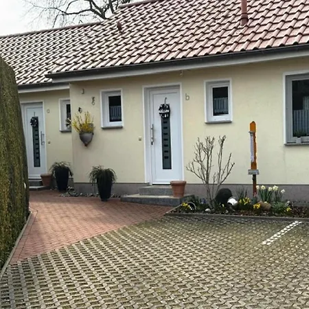 Gemuetliche Doppelhaushaelfte In