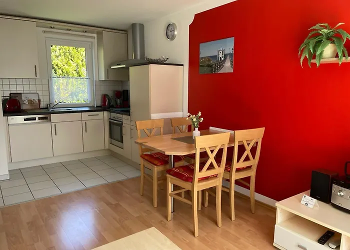 Gemuetliche Doppelhaushaelfte In 루브민