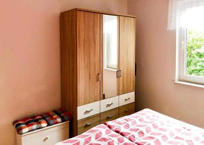 Gemuetliche Doppelhaushaelfte In *